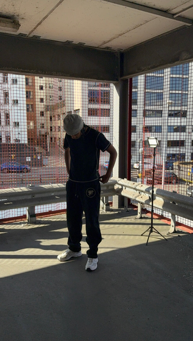 'Double Pocket' Black joggers