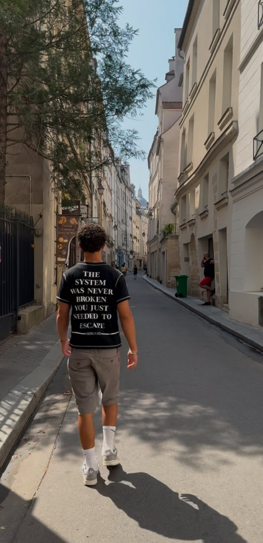 'Escape' Black graphic t-shirt