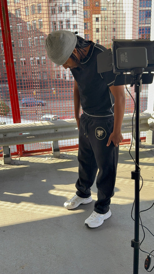 'Double pocket' Black joggers